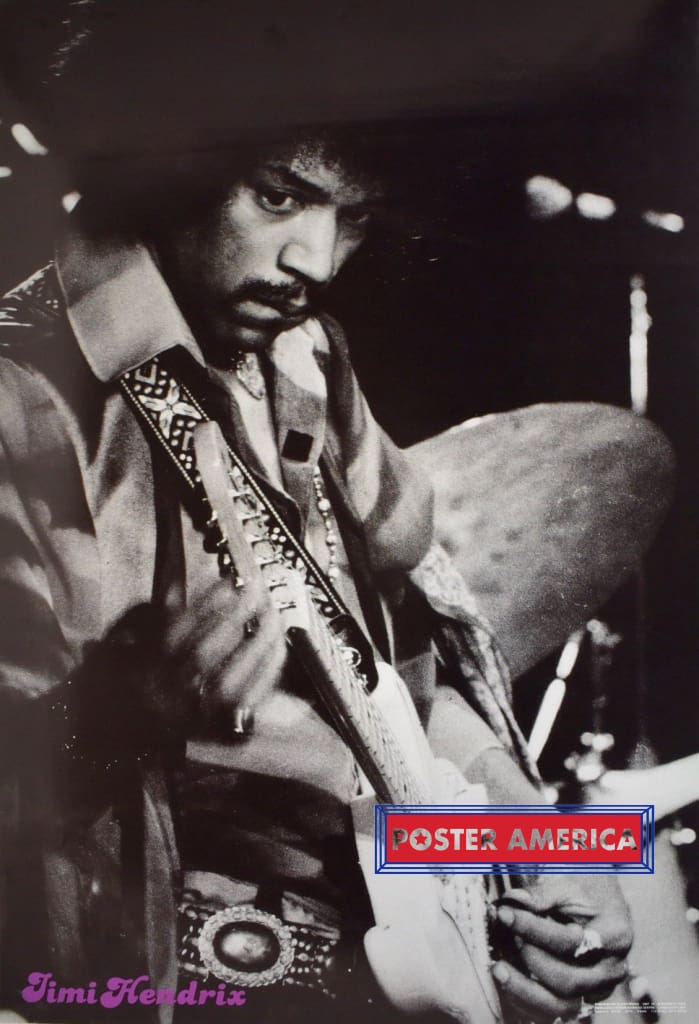 jimi-hendrix-tuning-his-guitar