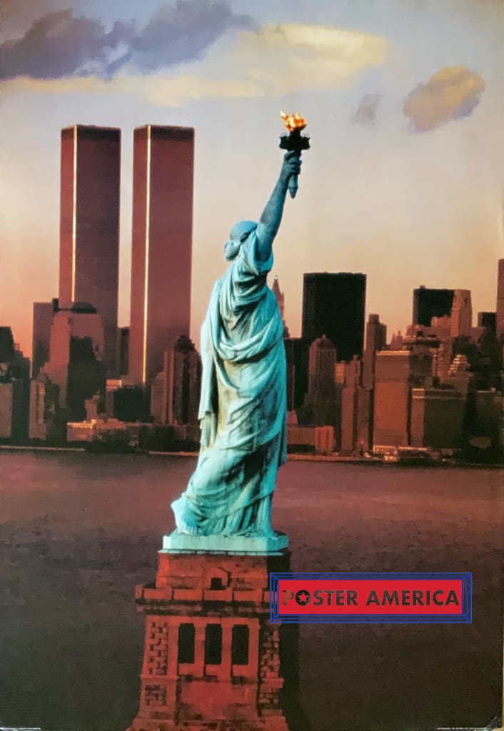 Load image into Gallery viewer, Twin Towers With Statue Of Liberty 2003 Italian Import Poster Vintage
